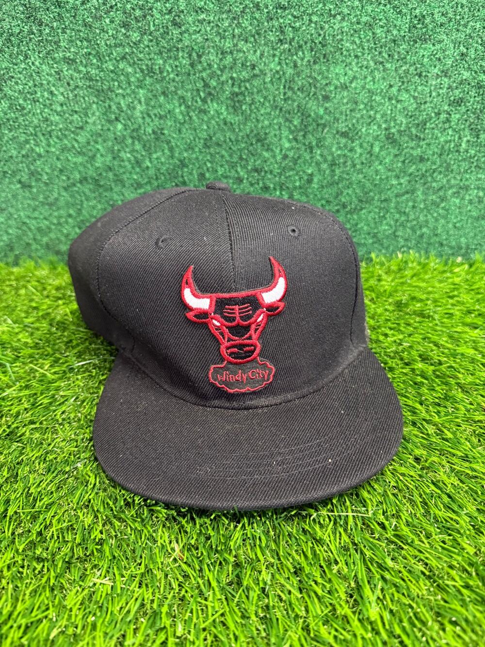 Chicago Bulls Black & Red Hat OSFA Adjustable Snapback